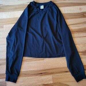 Senita Athletics: Black Crop Top